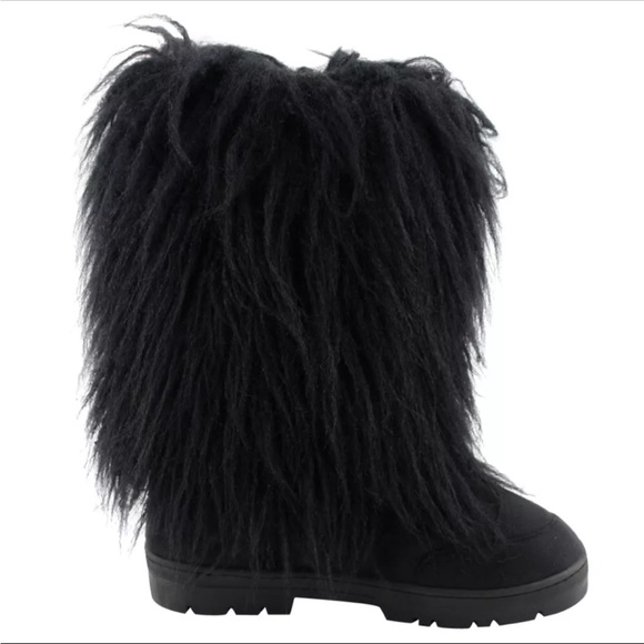 Ice Spice Fur Boots Black - Picture 1 of 2